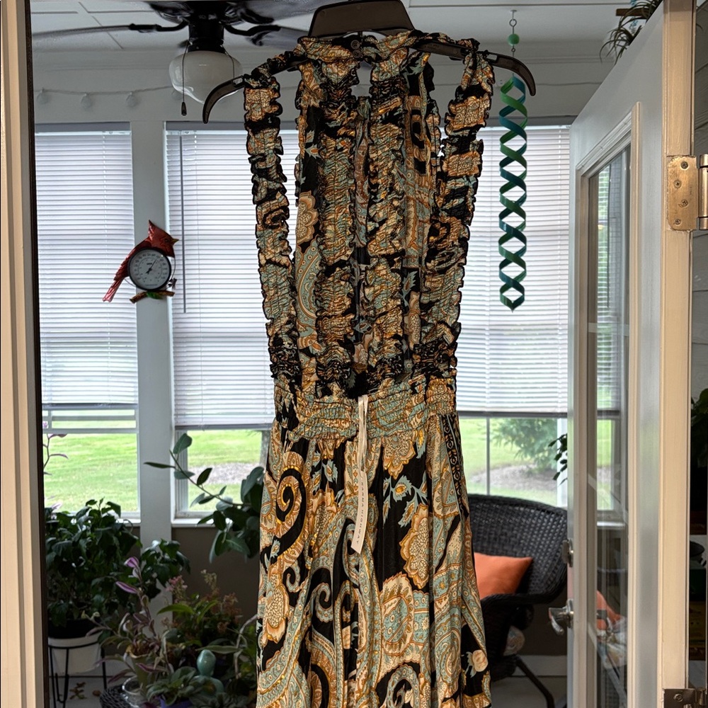 Elegant Black and Gold Patterned  Halter Maxi Dress - Picture 3 of 5